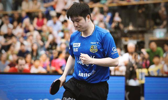 李铁续约背 李铁续约背