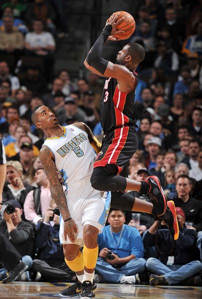 悬念地冲过 悬念地冲过